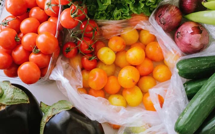 Frisches Obst und Gemüse aus dem Einkauf